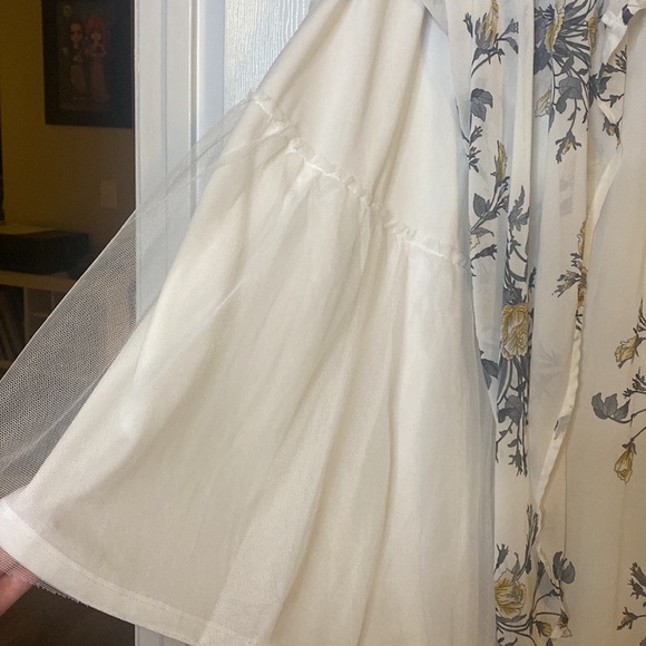 Torrid 2X Midi Chiffon Skirt - White with Florals 3/4 Length Skirt - Picture 6 of 7